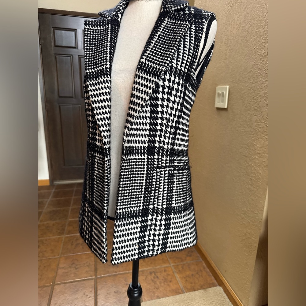 Theory tweed vest, size XS